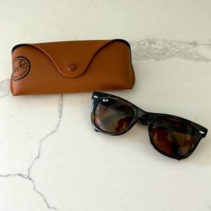 RayBan foldable wayfarer sunglasses OS